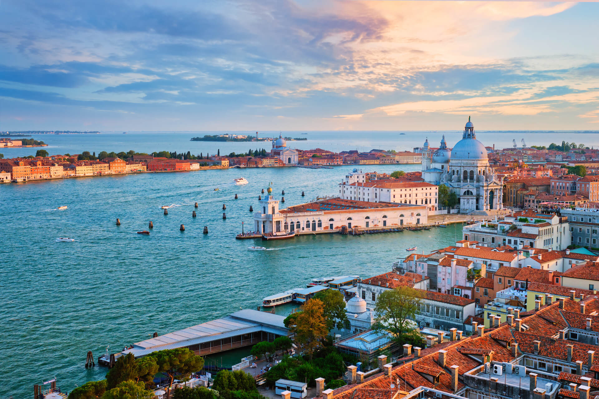 view-of-venice-lagoon-and-santa-maria-della-salute-2021-08-26-22-59-19-utc.jpg